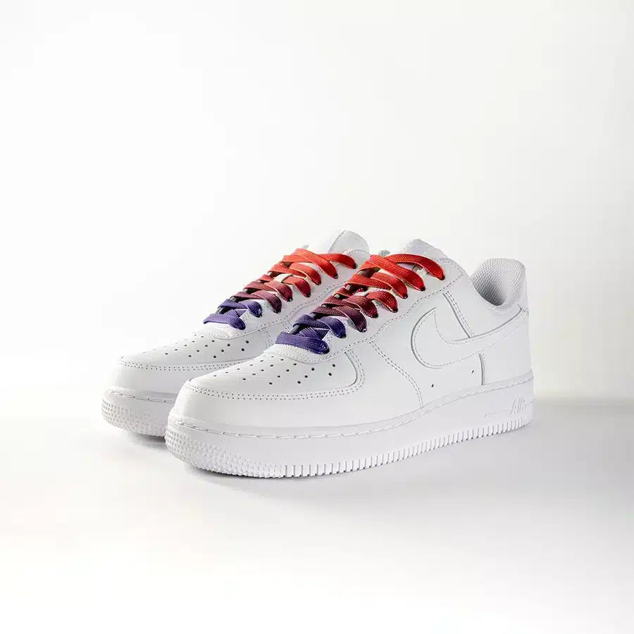lacets de couleurs dégradés Cherry de la marque Sweetlaces sur une paire de Nike Air Force 1 Low