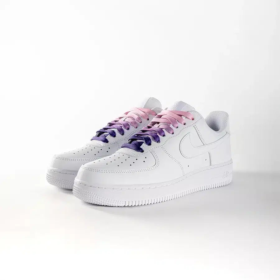 lacets de couleurs dégradés In love violet de la marque Sweetlaces sur une paire de Nike Air Force 1 Low