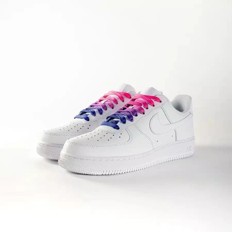 lacets de couleurs dégradés Love Potion rose de la marque Sweetlaces sur une paire de Nike Air Force 1 Low