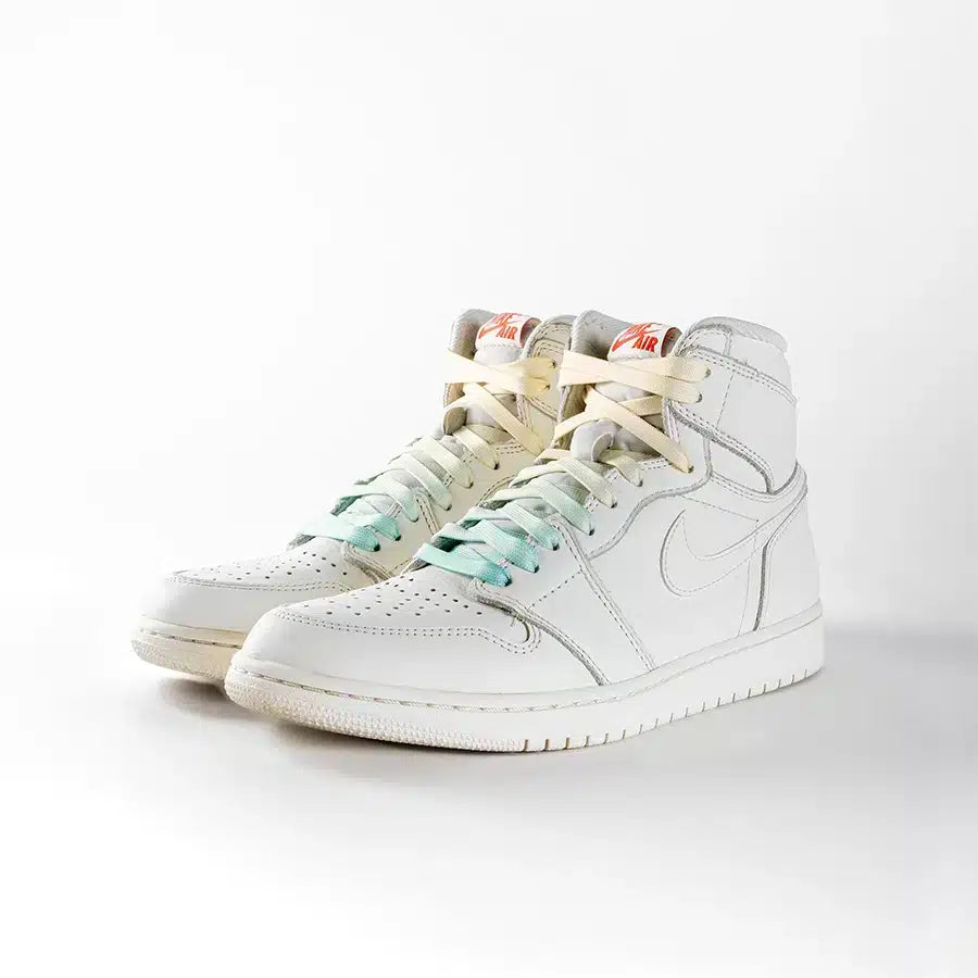lacets de couleurs dégradés Bamboo vert de la marque Sweetlaces sur une paire de Nike Air Jordan 1 High