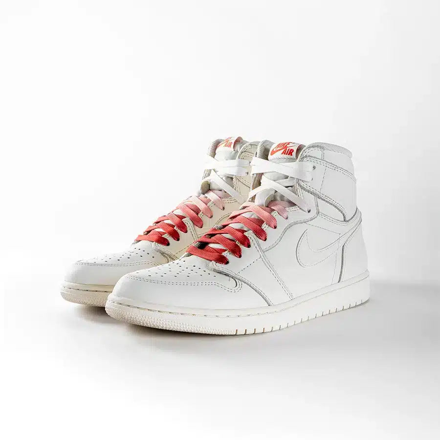 lacets de couleurs dégradés Candy Cane rouge de la marque Sweetlaces sur une paire de Nike Air Jordan 1 High