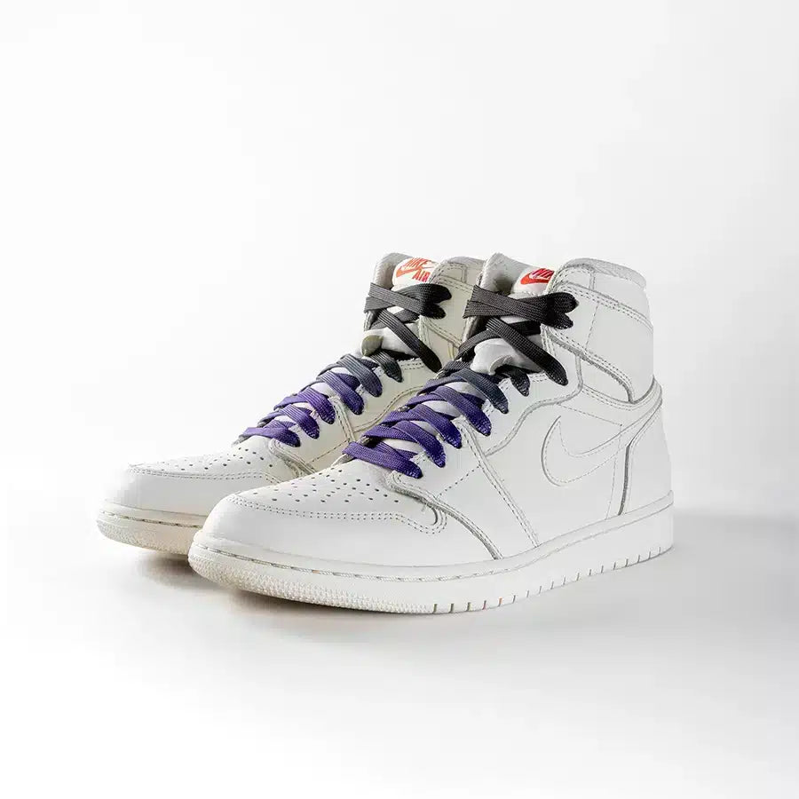 lacets de couleurs dégradés Darkness violet de la marque Sweetlaces sur une paire de Nike Air Jordan 1 High