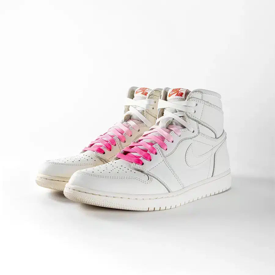 lacets de couleurs dégradés Flamingo rose de la marque Sweetlaces sur une paire de Nike Air Jordan 1 High