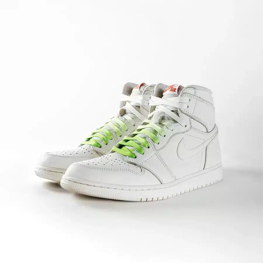 lacets de couleurs dégradés Froggy vert de la marque Sweetlaces sur une paire de Nike Air Jordan 1 High