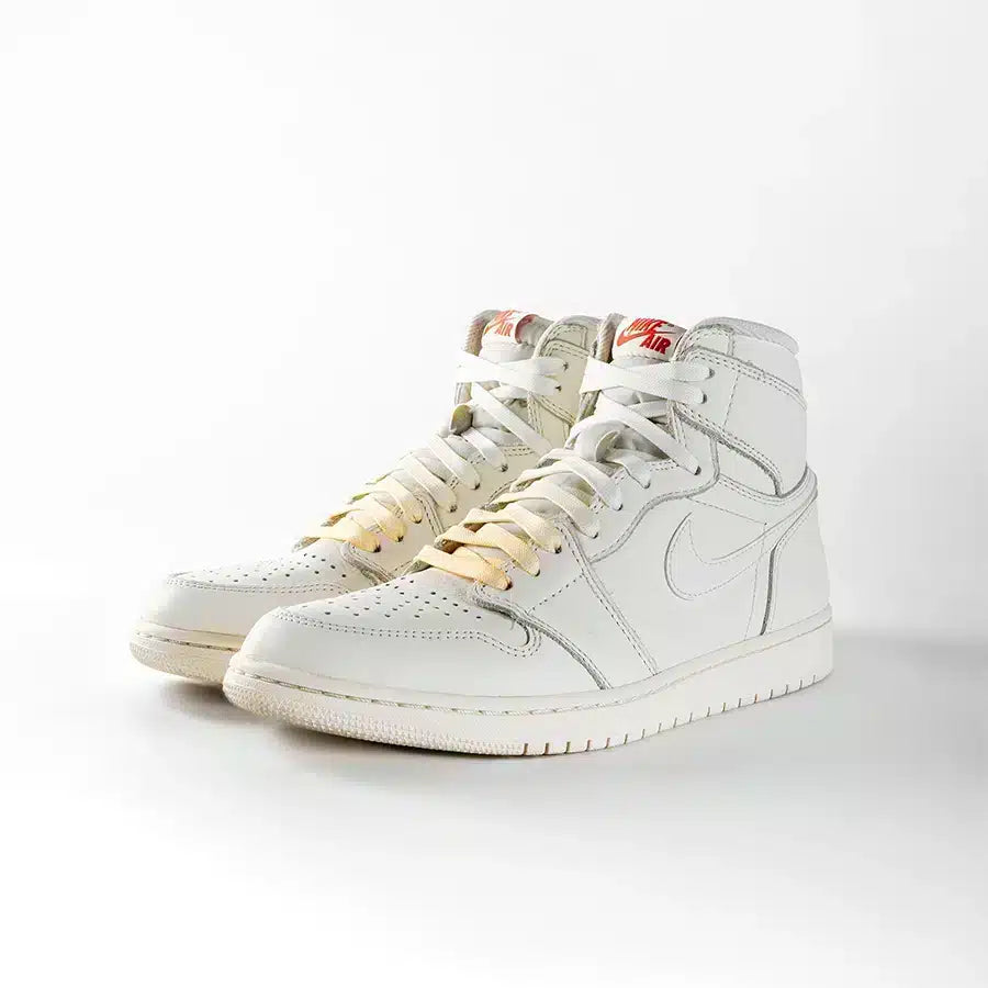 lacets de couleurs dégradés Ice Cream beige de la marque Sweetlaces sur une paire de Nike Air Jordan 1 High