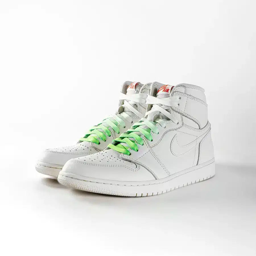lacets de couleurs dégradés Joker fluo de la marque Sweetlaces sur une paire de Nike Air Jordan 1 High