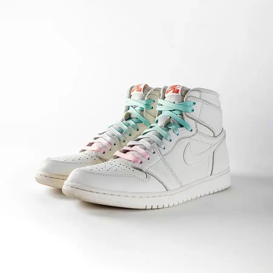 lacets de couleurs dégradés Mint Lover vert de la marque Sweetlaces sur une paire de Nike Air Jordan 1 High