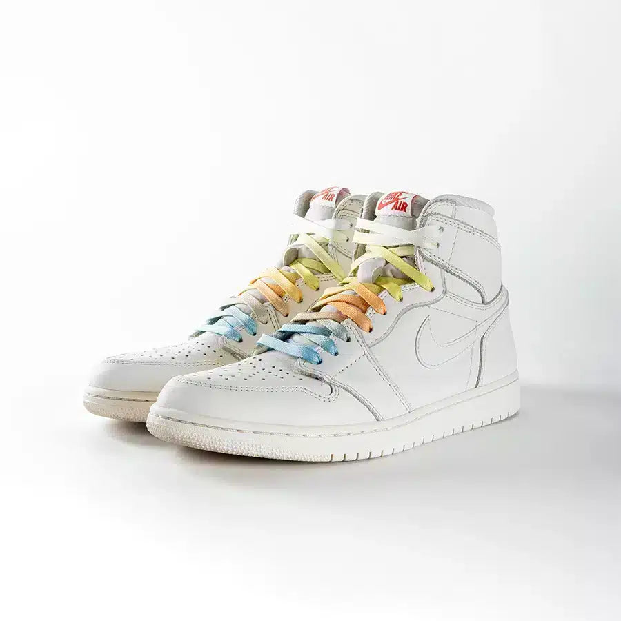 lacets de couleurs dégradés Sunsea bleu de la marque Sweetlaces sur une paire de Nike Air Jordan 1 High