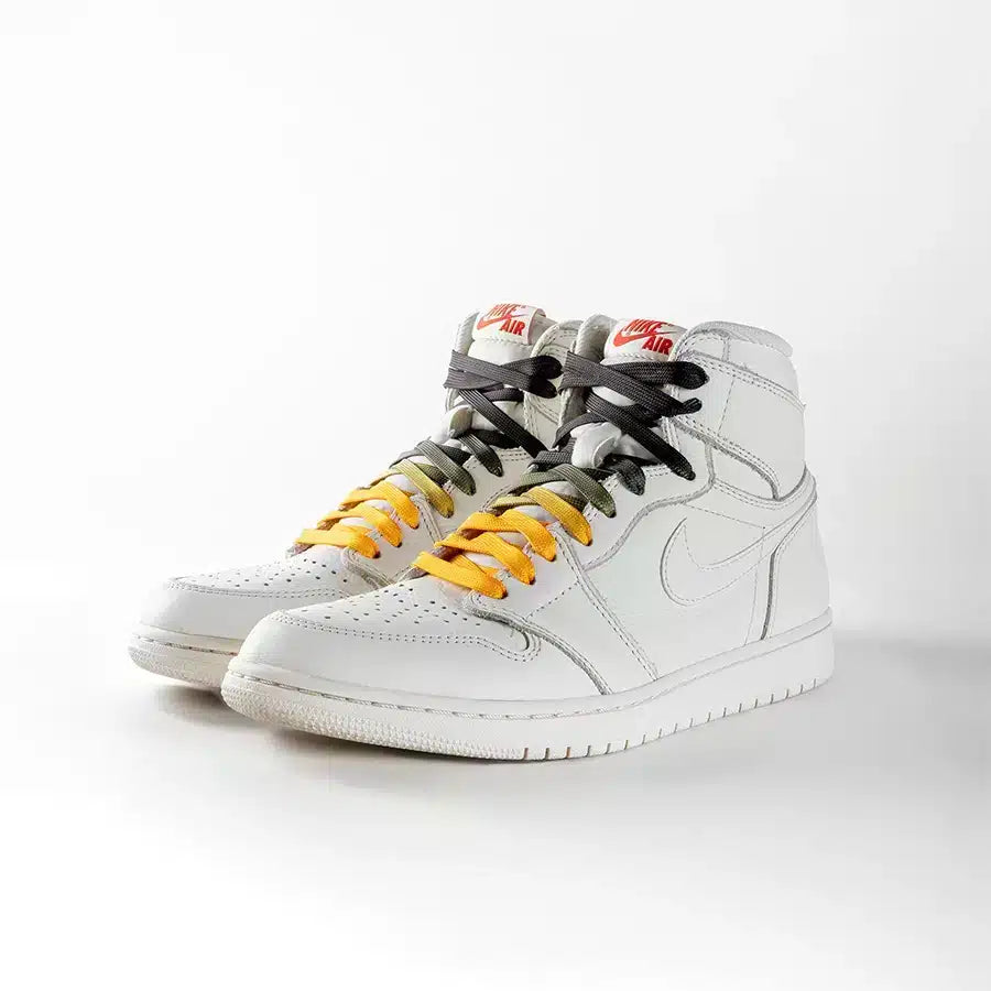 lacets de couleurs dégradés Treas orange de la marque Sweetlaces sur une paire de Nike Air Jordan 1 High