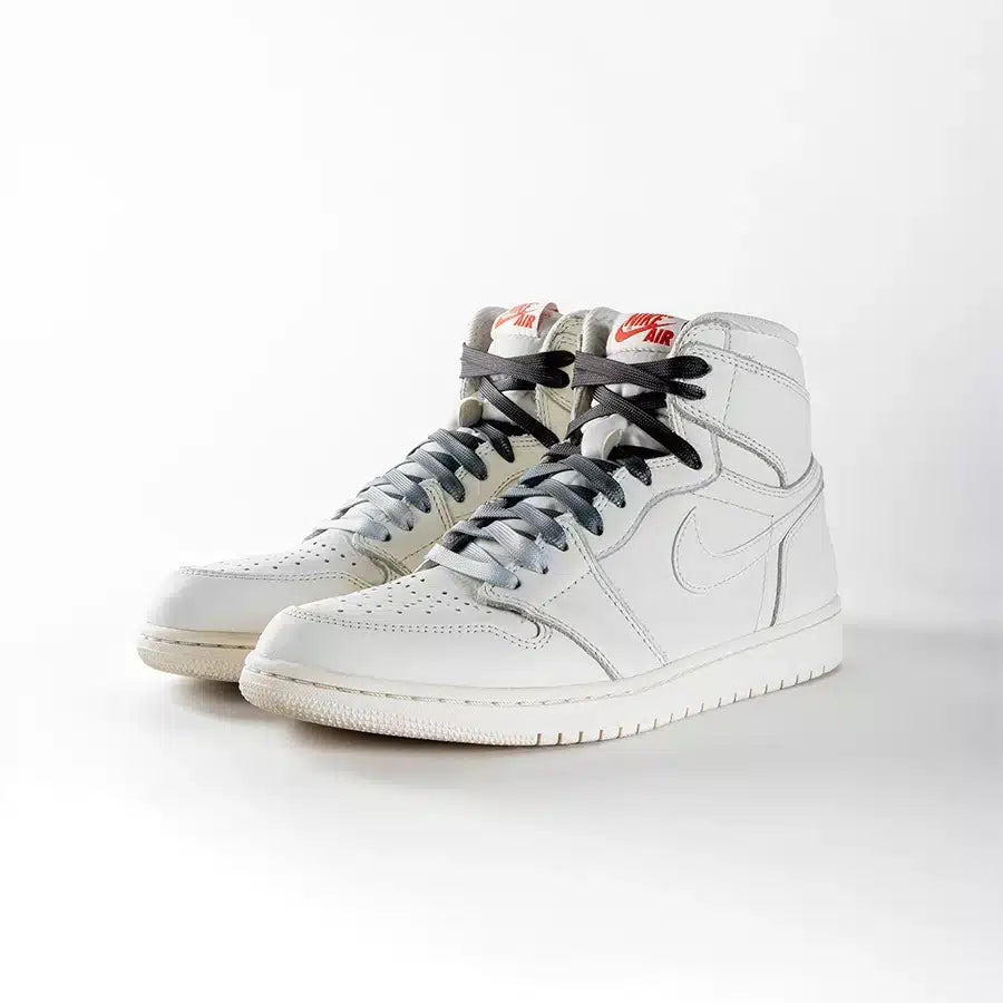 lacets de couleurs dégradés Twister gris de la marque Sweetlaces sur une paire de Nike Air Jordan 1 High