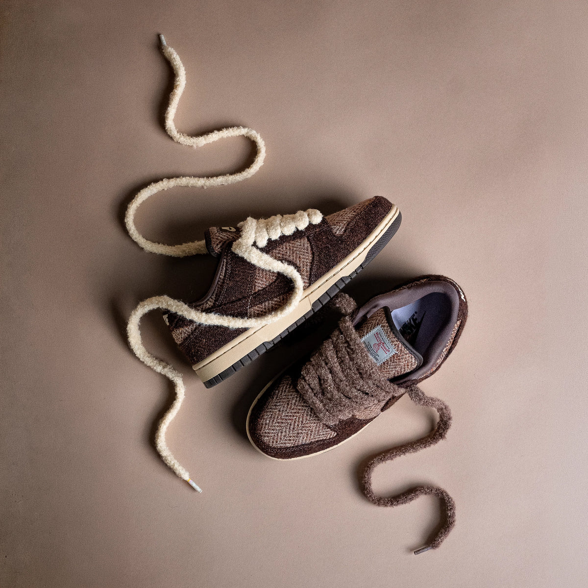 Lacets fluffy : longueur, coloris et comment les porter