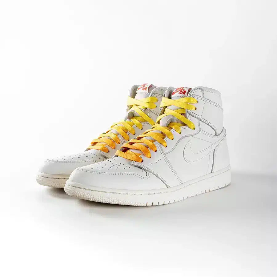 lacets de couleurs dégradés Cheese jaune de la marque Sweetlaces sur une paire de Nike Air Jordan 1 High