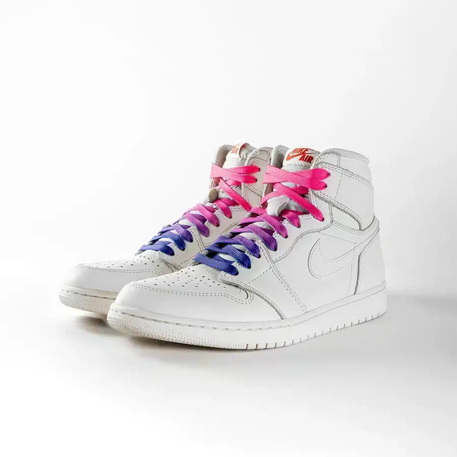 lacets de couleurs dégradés Love Potion rose de la marque Sweetlaces sur une paire de Nike Air Jordan 1 High