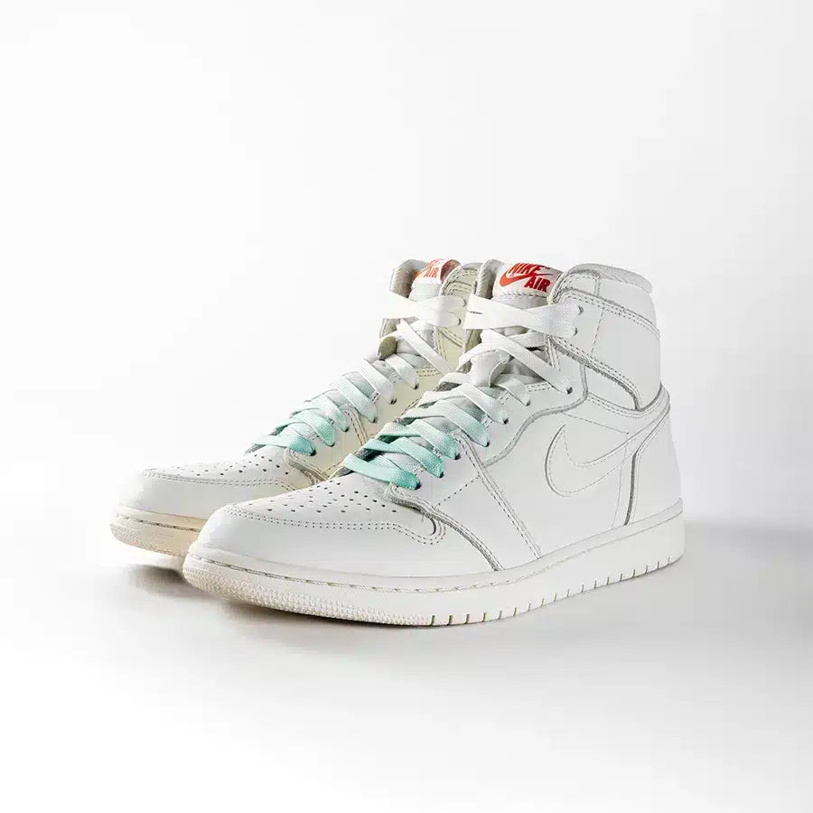 lacets de couleurs dégradés Mint vert de la marque Sweetlaces sur une paire de Nike Air Jordan 1 High