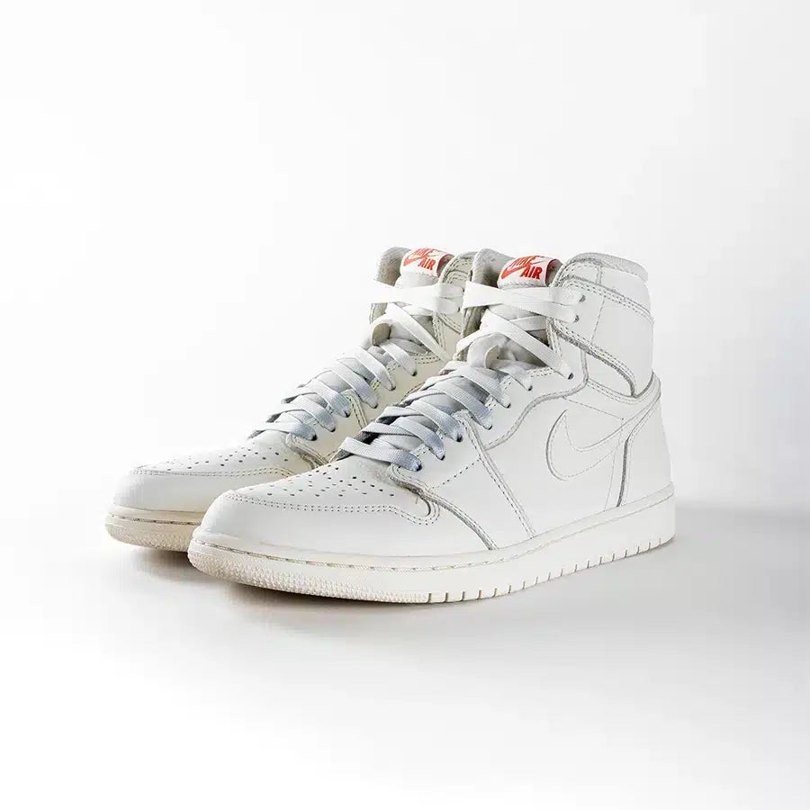 lacets de couleurs dégradés Snowy gris de la marque Sweetlaces sur une paire de Nike Air Jordan 1 High